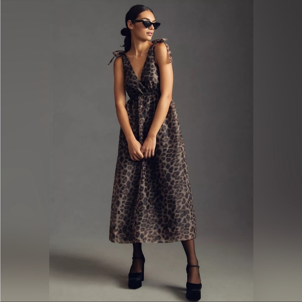 Daniel Rain V-Neck Organza Dress
Leopard print Size XXS